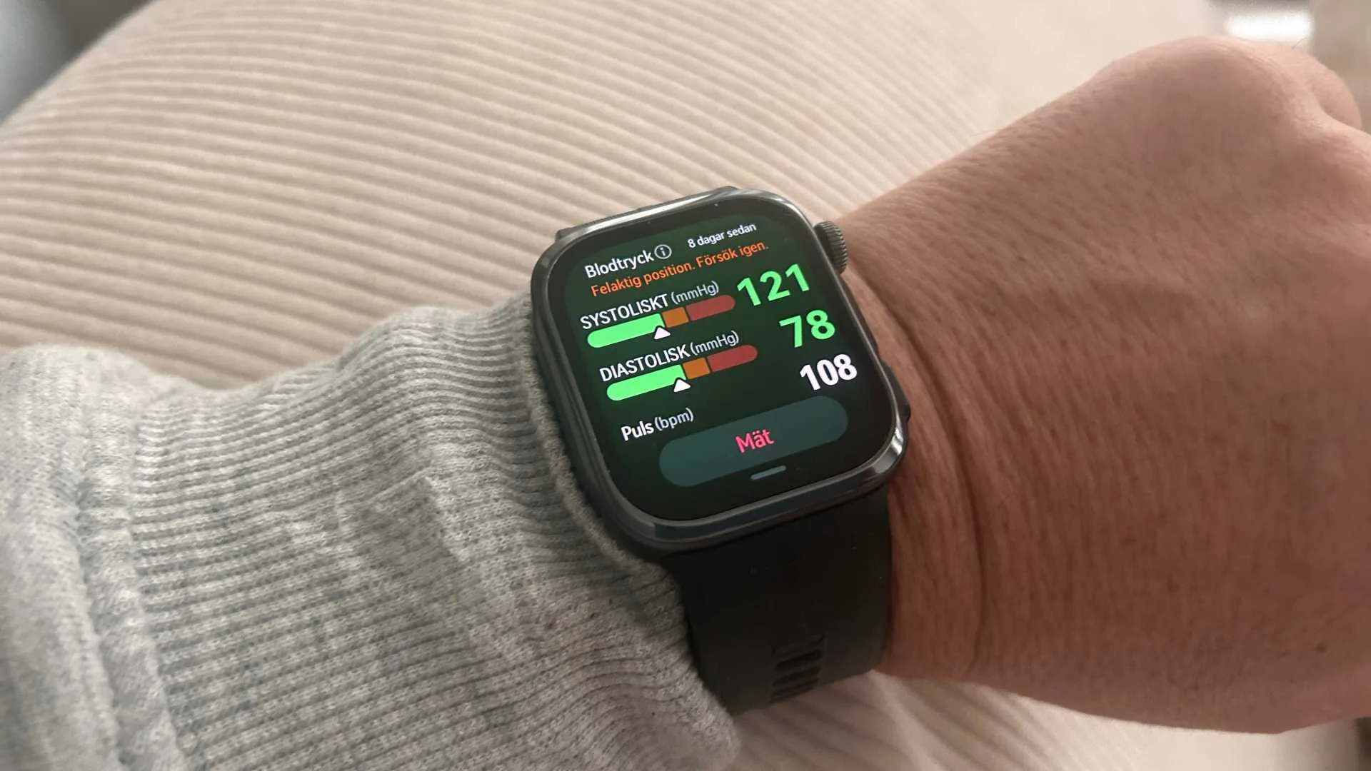 Huawei Watch D3 med uppblåsbar manschett i armbandet och 1,92 tums AMOLED-skärm