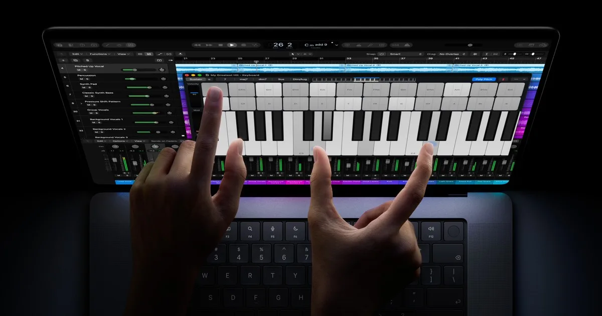 Apple MacBook Pro med PROLED XDR-skärm och pekskärm, uppfälld snett framifrån