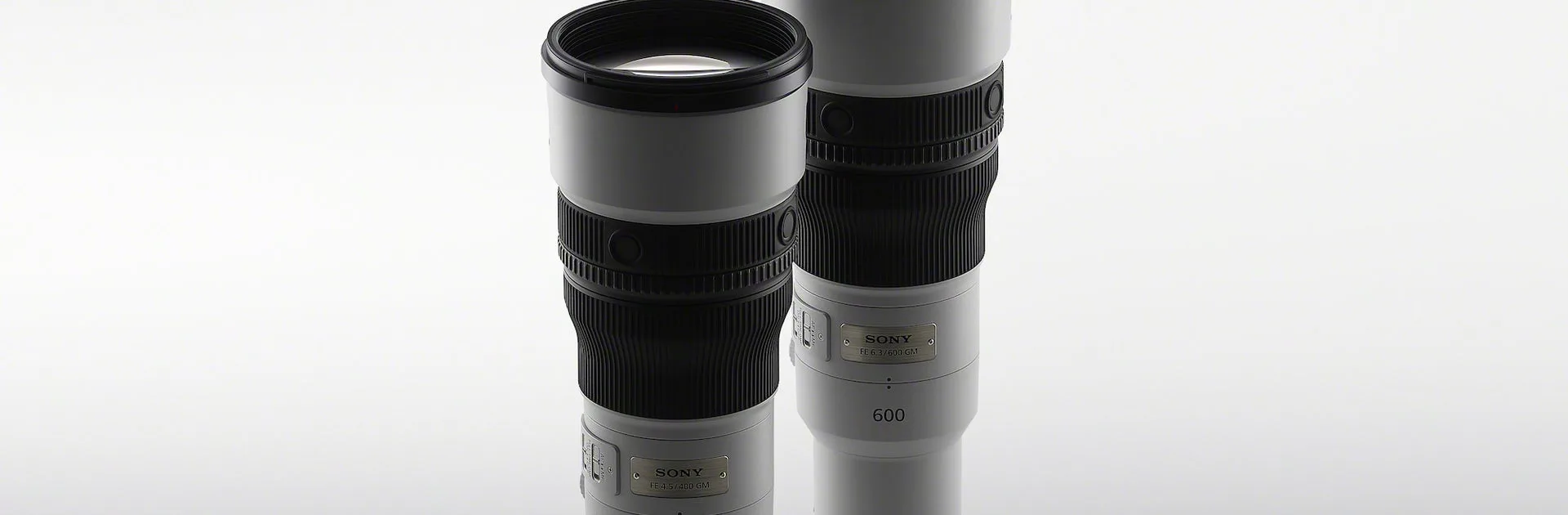 Sony FE 400mm F4,5 GM OSS och FE 600mm F6,3 GM OSS bredvid varandra